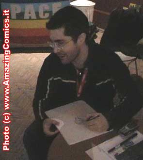 Gabriele Dell'Otto disegna allo Spazio Pro del Comicon 2003